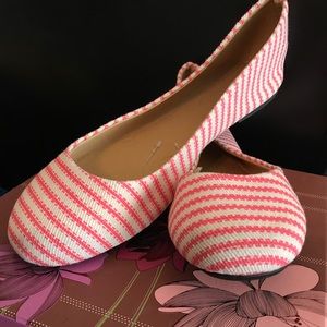 Women's size 7.5 ballet flats. New with tags.